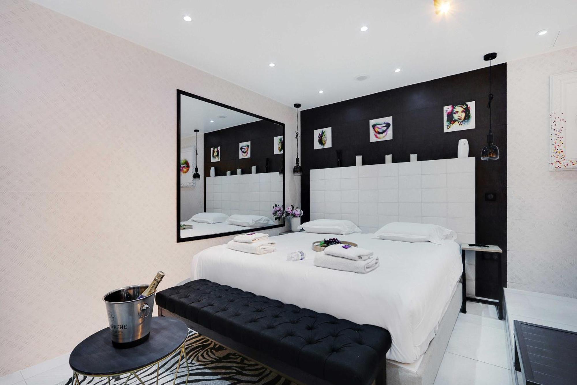 פריז Intimate Apartment With Air Conditioner & Jacuzzi 2Br 6P Montmartre מראה חיצוני תמונה