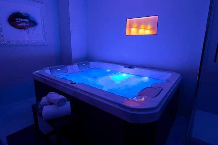 פריז Intimate Apartment With Air Conditioner & Jacuzzi 2Br 6P Montmartre מראה חיצוני תמונה